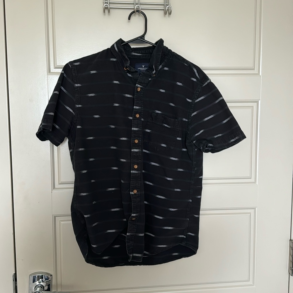 American Eagle Medium Classic Fit Collared Short Sleeve Black and White